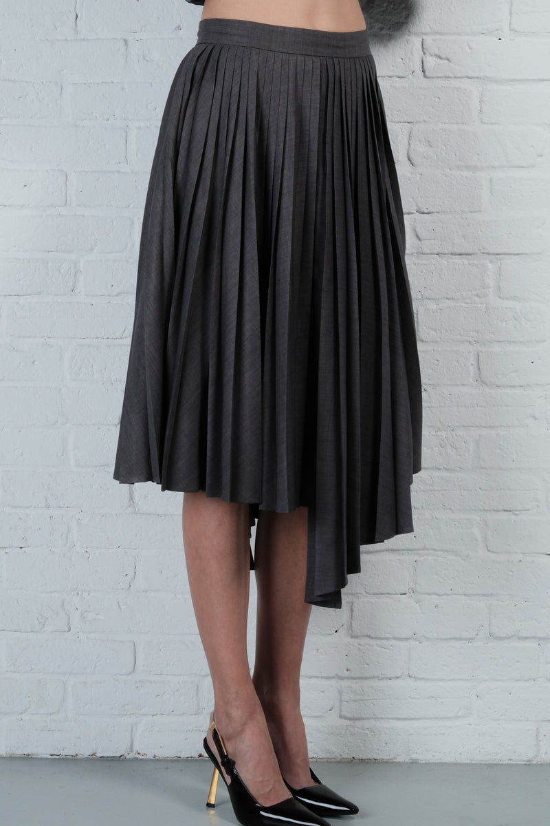 Asymmetric pleated skirt