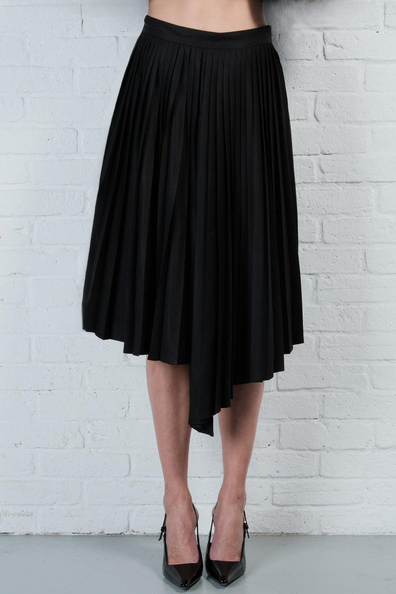 Asymmetric pleated skirt