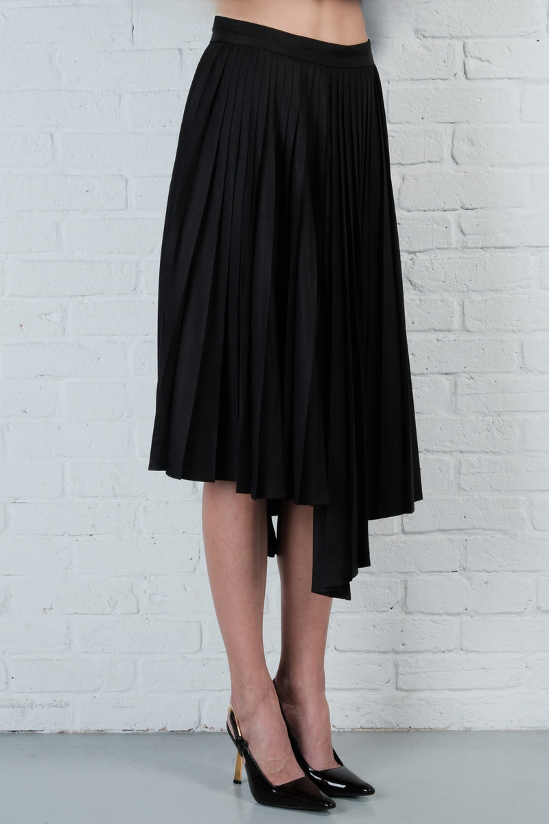 Asymmetric pleated skirt