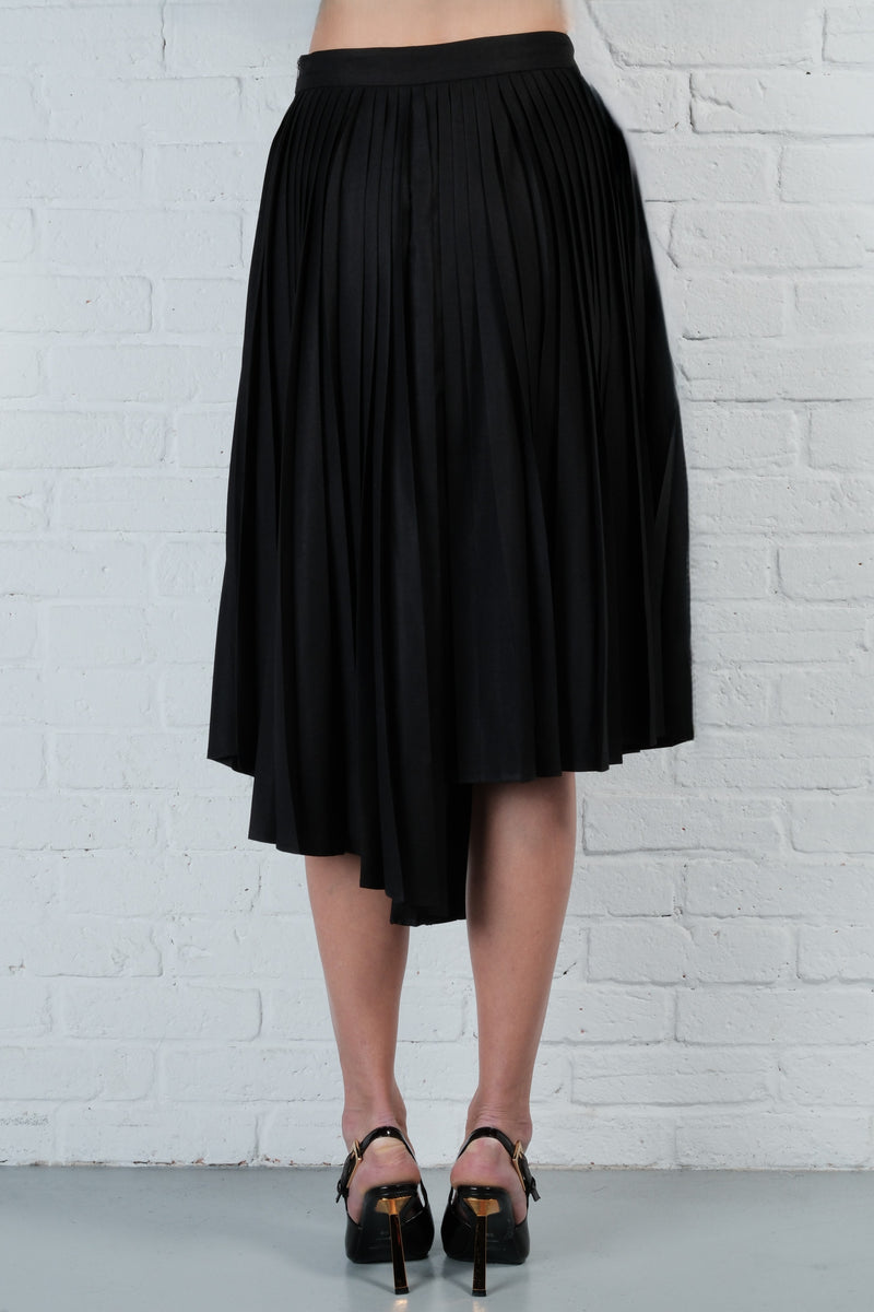 Asymmetric pleated skirt